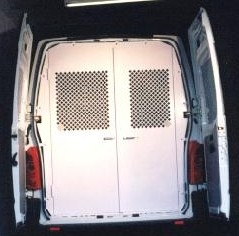 Fornitura e montaggio di una porta posteriore a due battenti